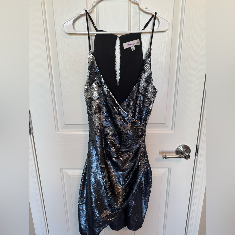 Adelyn Rae Women’s Blue Sequin Cocktail Dress True Wrap V-Neck Lined Small